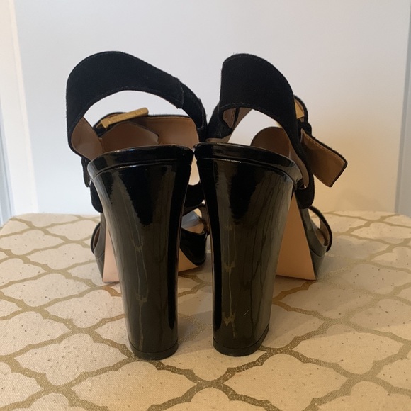 Calvin Klein black thick strap platform open toed block heel. Size 6. - Picture 2 of 4